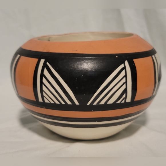 Desert Pueblo Pottery Other - Vintage Desert Pueblo Pottery Betty Selby signed numbered bowl